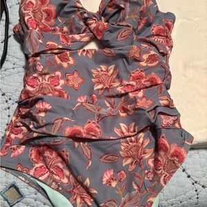 Floral One-Piece Swimsuit 🌟 BRAND NEW🌟